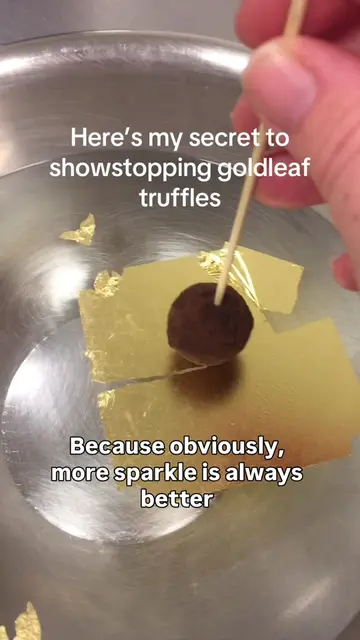I’ve never met a dessert I didn’t think could use a little more sparkle ✨ ✨ Gold