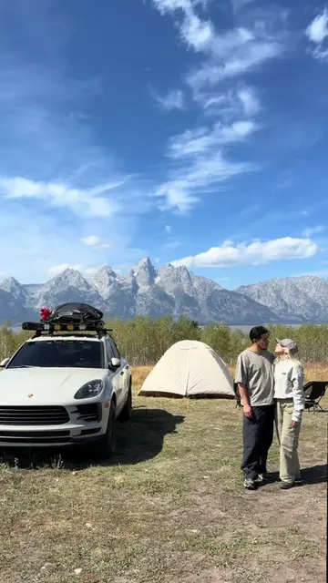 Tu, yo, y unos huevos con weenies en las montanas ⛰️ @Porsche USA @Porsche @snow
