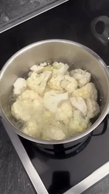 Dieses Rezept erinnert mich voll an meine Kindheit. 🥰 🧡 Zutaten 1 Kopf Blumenk