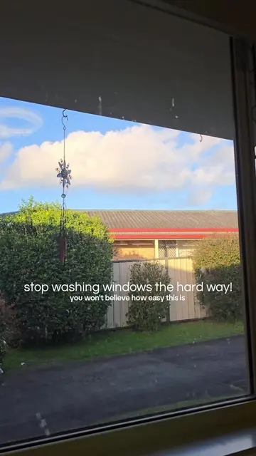 Sparkling windows in literally 5 minutes 🧼✨️ Obsessed with how easy this Glitz 