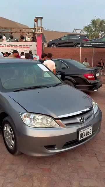 31 Lacs Mein Civic Eagle Eye? Check out this clean classic at PakWheels Car Mela