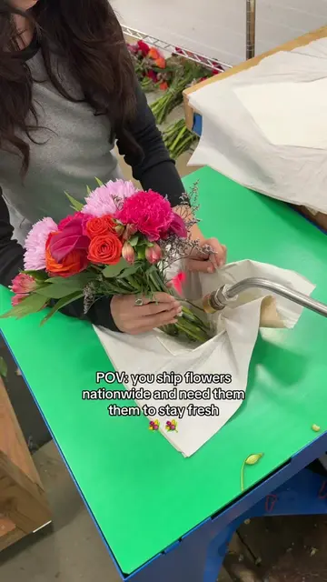 Flower diaper forever 💐 #sendflowers #freshflowers #freshsends #flowerdelivery 