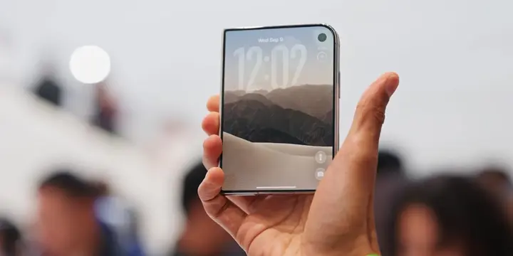 $2000 iPHONE DUO LAUNCHED! BUT SAMSUNG TROLLED APPLE AGAIN! #samsungvsiphone 📌 
