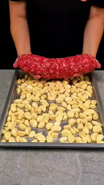 This ground beef recipe is NEXT LEVEL 🤯 Juicy meat nests stuffed with mozzarell