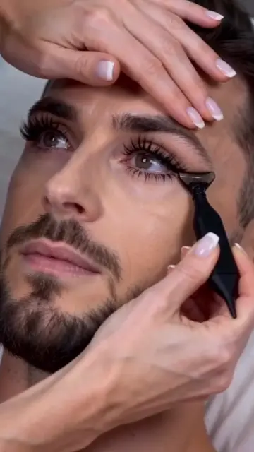 Tampon Eyeliner 3 en 1 : réalisez rapidement des cils inférieurs définis, un tra
