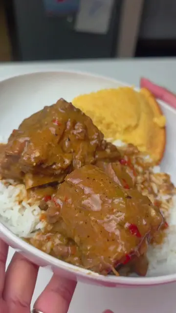 Smothered turkey necks over rice with that thick gravy?! 😮‍💨🔥 Tender, flavorf