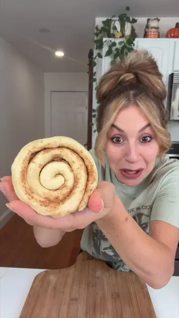 I had to try this again 🥳🤯 #cinnamonrolls #baking #fallrecipes #dessert #fyp 