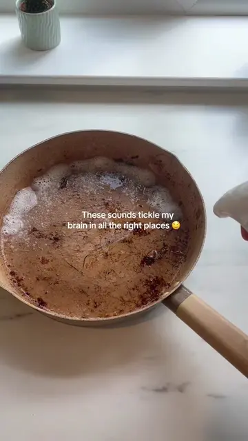 These sounds tickle my brain in all the right places 🤤 #asmr #asmrclean #cleani