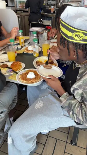 Eating a yummy meal as a boy #fyp #yourunknownunc 
