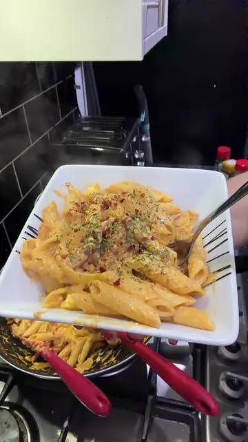 Chicken, chorizo and halloumi pasta 🍴#cookwithme #pastatiktok #recipes #scottis