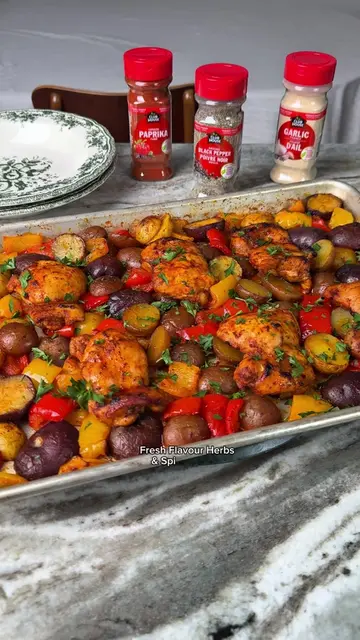 #ad Sheet Pan Paprika Honey Chicken starring @Club House Canada FlavourSealed™ s