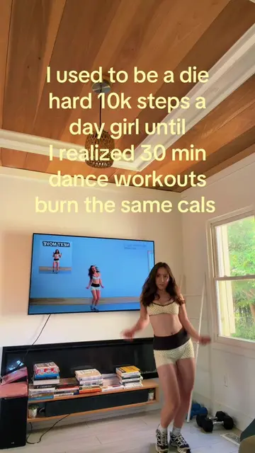 Die hard dance workout girl…always vibin💃 try my dance workouts on YT: Melinna 