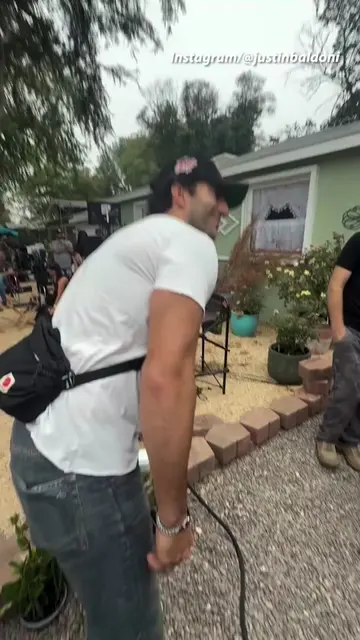 💖🚨 Justin Baldoni reunited on with set with former 'Jane the Virgin' Co-Star t