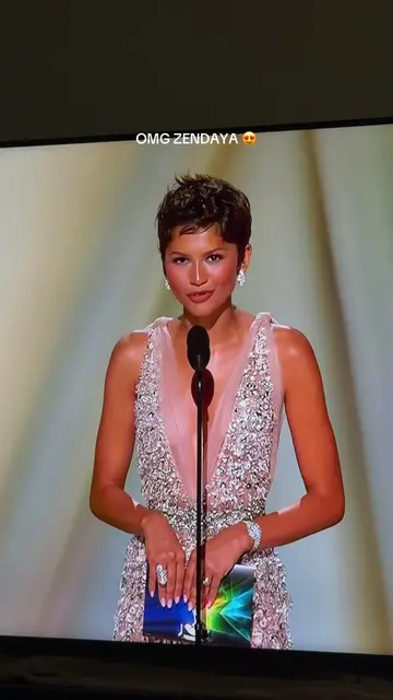 giving halle berry 😍 wowww she’s glowing! #emmys #emmys2026 #zendaya #halleberr