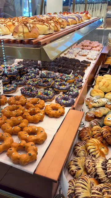 I just discovered the coolest bakery ever!! Purple Yum is an Asian bakery & cafe