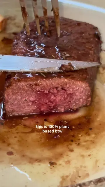 you can still eat stake when you’re vegan thanks to @thegreenmountainswiss 😍🥩�