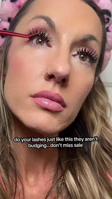 Fulluxy Flare lash clusters are my go-to for a soft wispy dolleye lash map. I’m 
