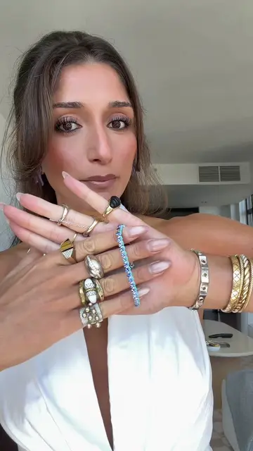 My sisters version of my turquoise tennis bracelet 😇😇 which do you prefer? #te