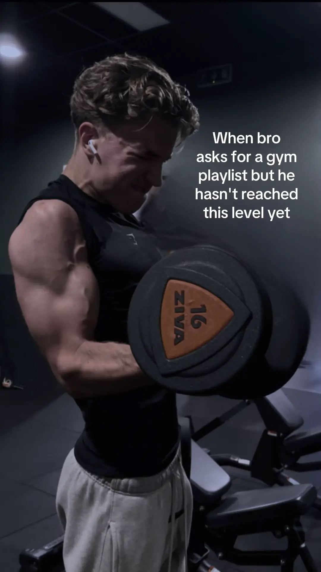 USE headphones… 🎧🎶‼️ #gymmusic #8dmusic #headphones
