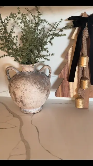 A little Hobby Lobby find turned into the cutest Christmas DIY 🎄🔔 I love how t