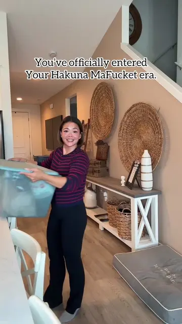 HAKUNA MAFUCKET 🤭 Lyrics written by ME. #ventureswithmia  #comedytok  #zerofuck
