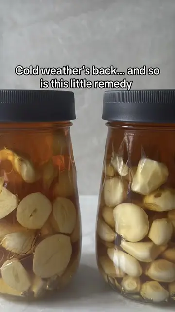 Garlic + honey is one of my go-tos during cold and flu season 🍯🧄 Simple, old-s