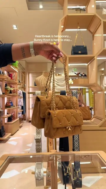Never heard of a bag saying  “I’m just not ready for anything serious.” 👀🤷🏾‍♀