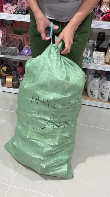 1 SACK MAKEUP AVAILABLE 🎀😍#fyp #foryoupage  #fypシ゚viral🖤tiktok #makeupsack #f