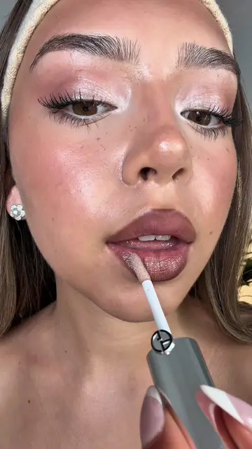@Charlotte Tilbury foundation @rhode skin bronzer @Sculpted by Aimee blush + con