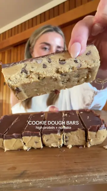 the easiest homemade protein bars 🍪🌟😚 recipe: 1 cup almond flour  3/4 cup pro