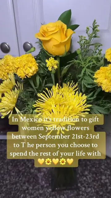 Enjoy your flowers queens!!! 💛🌻🌼 #yellowflowers #september21 #mexican #mexico