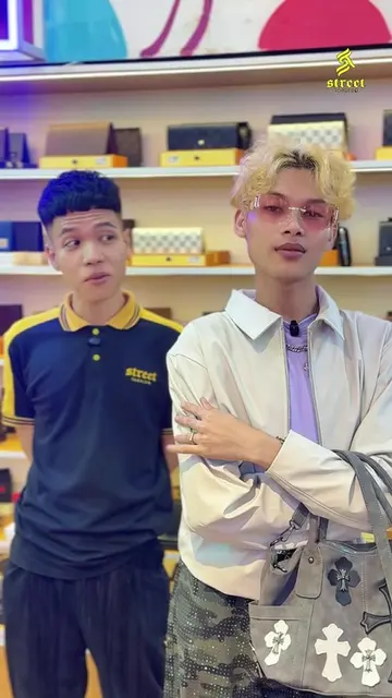 ဘာသာစကားနဲ့ ဘဲအရောင်းအဝယ်လုပ်တယ်🤪🤣 #funnyvideos #entertainment #lgbt🌈 #suppor