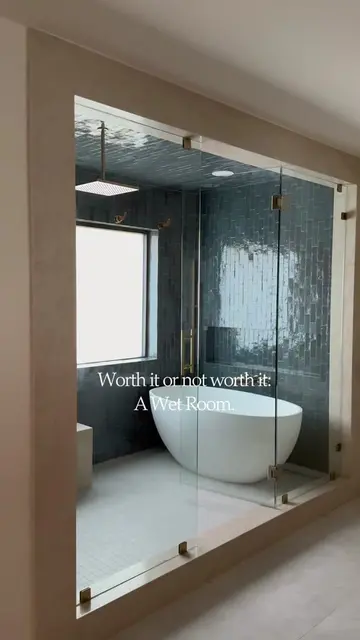 So, is a wet room worth it? In this bathroom, absolutely. 👀 This isn’t just a w