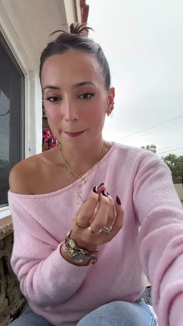 Wait how cute is this hairstyle too