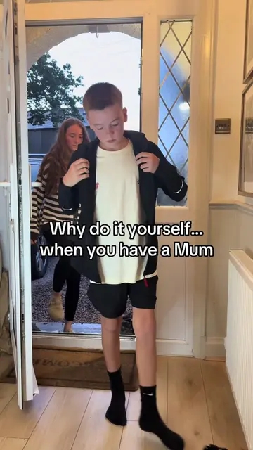 I can’t be the only one who’s constantly picking up after kids 🤦🏽‍♀️ #mumlife 