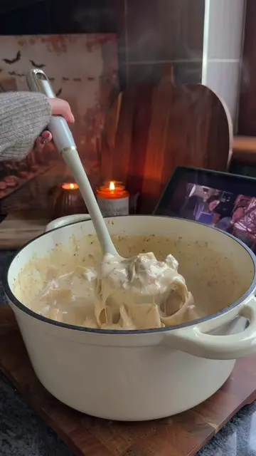 Because you LOVED my lasagna soup, we NEEDED an Alfredo version✨🍂 CREAMY CHICKE