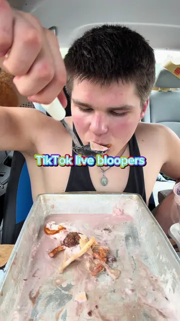 TikTok is wilden 😭✌️ #bloopers #funny #behindthescenes #tiktoklive #mukbanger 