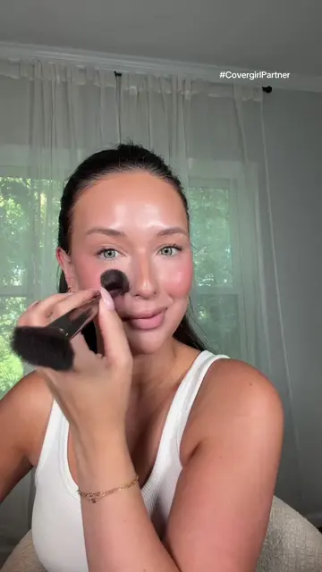 Pro MUA tip: finish with a baked powder like this one from @COVERGIRL for a lumi