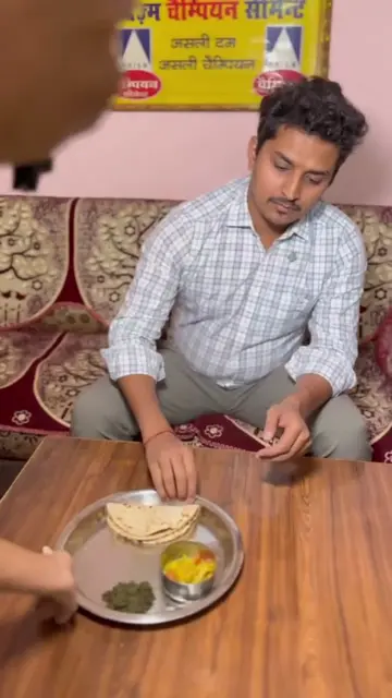 इंसानियत सबसे बड़ी पहचान है—किसी जरूरतमंद को सम्मान से खाना देना भी बहुत बड़ी ने