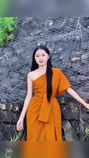 ✨เทรนด์ AI สร้างรูปสวมเสื้อคลุมพระไหล่เดียว กำลังเป็นกระแสบน TikTok เปลี่ยนรูปตั