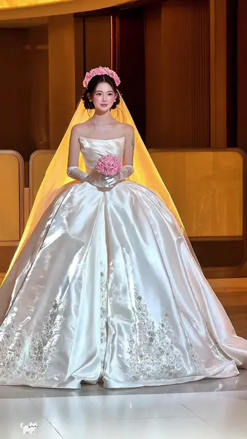 สาว ๆ อยากรู้ไหมว่าตัวเองจะสวยแค่ไหนเมื่อใส่ชุดเจ้าสาว? 👰‍♀️✨ ไม่ต้องไปถึงร้านช