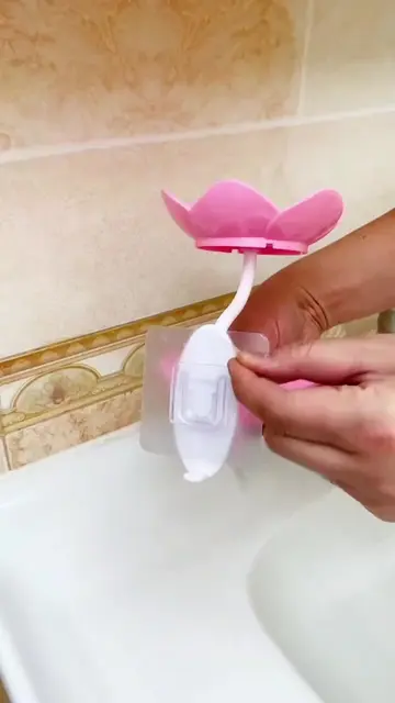 🐟🌸 Fish & Flower Shape Soap Dispenser. Cute design + smart dispensing for a cl