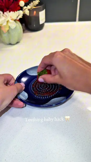 Teething baby hack 😬 #tips #hack #LifeHack #momtips #teething