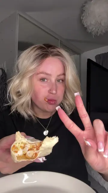I’m actually smashing these how many bites challenges lately😌this wrap was unre