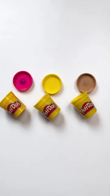 The Play-Doh Super Colour Pack has 20 tubs of Play-Doh modelling compound for cr