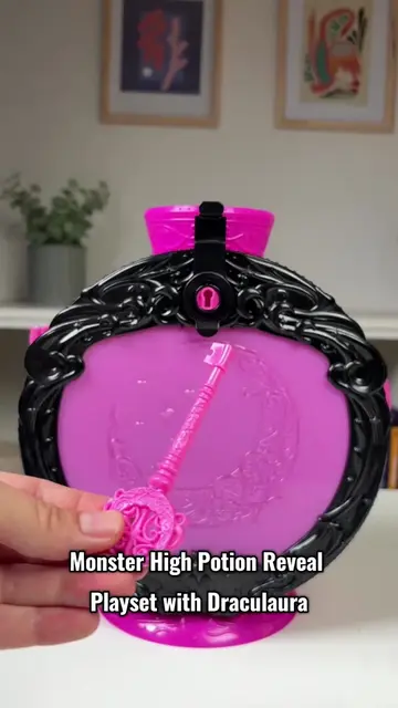 Uncover magical surprises with the Monster High Potion Reveal playset! Follow th