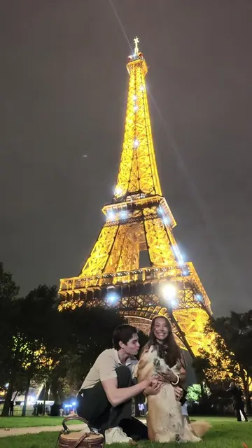 Fell for you all over again. In Paris 🇫🇷@Pugun wisad #ruslanpugunhoneymoon 