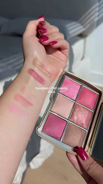My first limited-edition Hourglass palette 💖 Girls, which one are you choosing?
