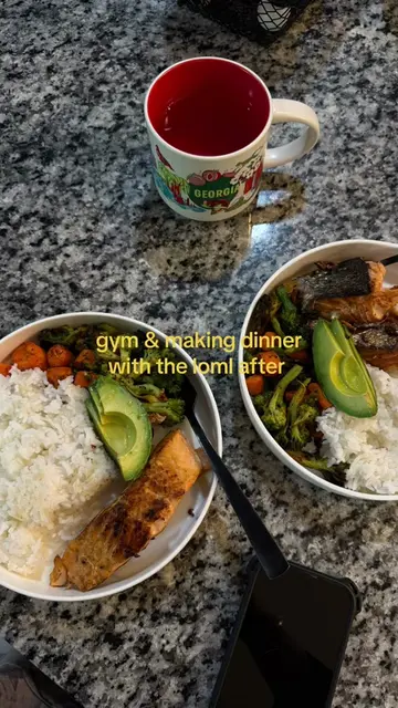 This rice & salmon bowl was DIVINE 😫 especially because it was made by my fianc