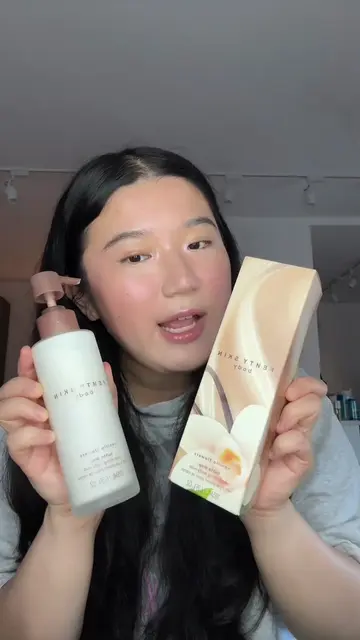 Fenty Vanilla Flowers Body Milk Lotion🤍🍦🌸 smells SO delicious and flirty omg 
